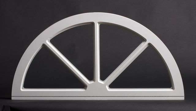 Dekorfönster Halvmåne utvändigt 590x295mm vit enkelglas, spröjs
