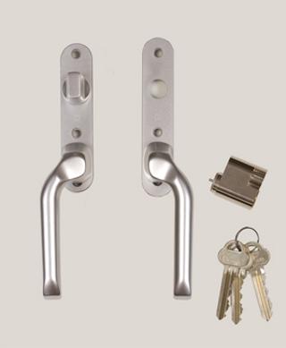 Handtag alt 1: handtag in och utsidan, vred insida inkl cylinder utsida 